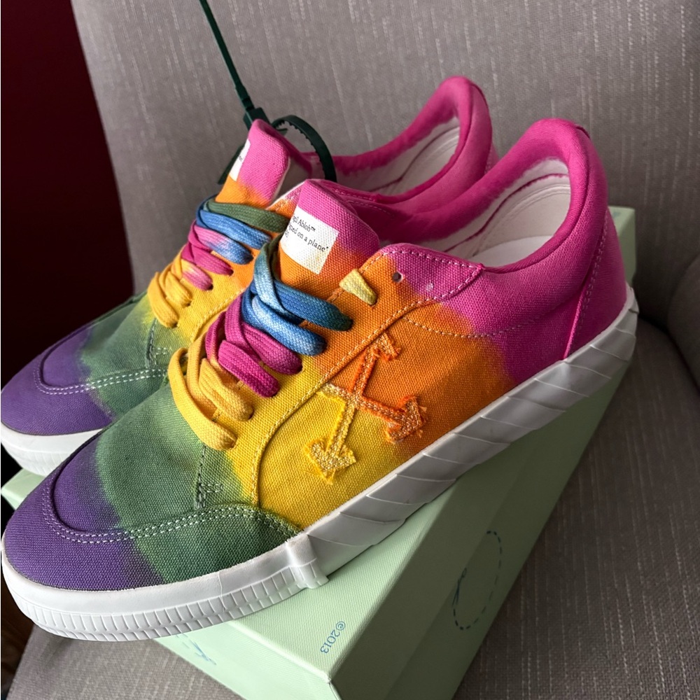 RARE!!!! 🚨🚨🚨🚨Off-White Multicolor Sneakers